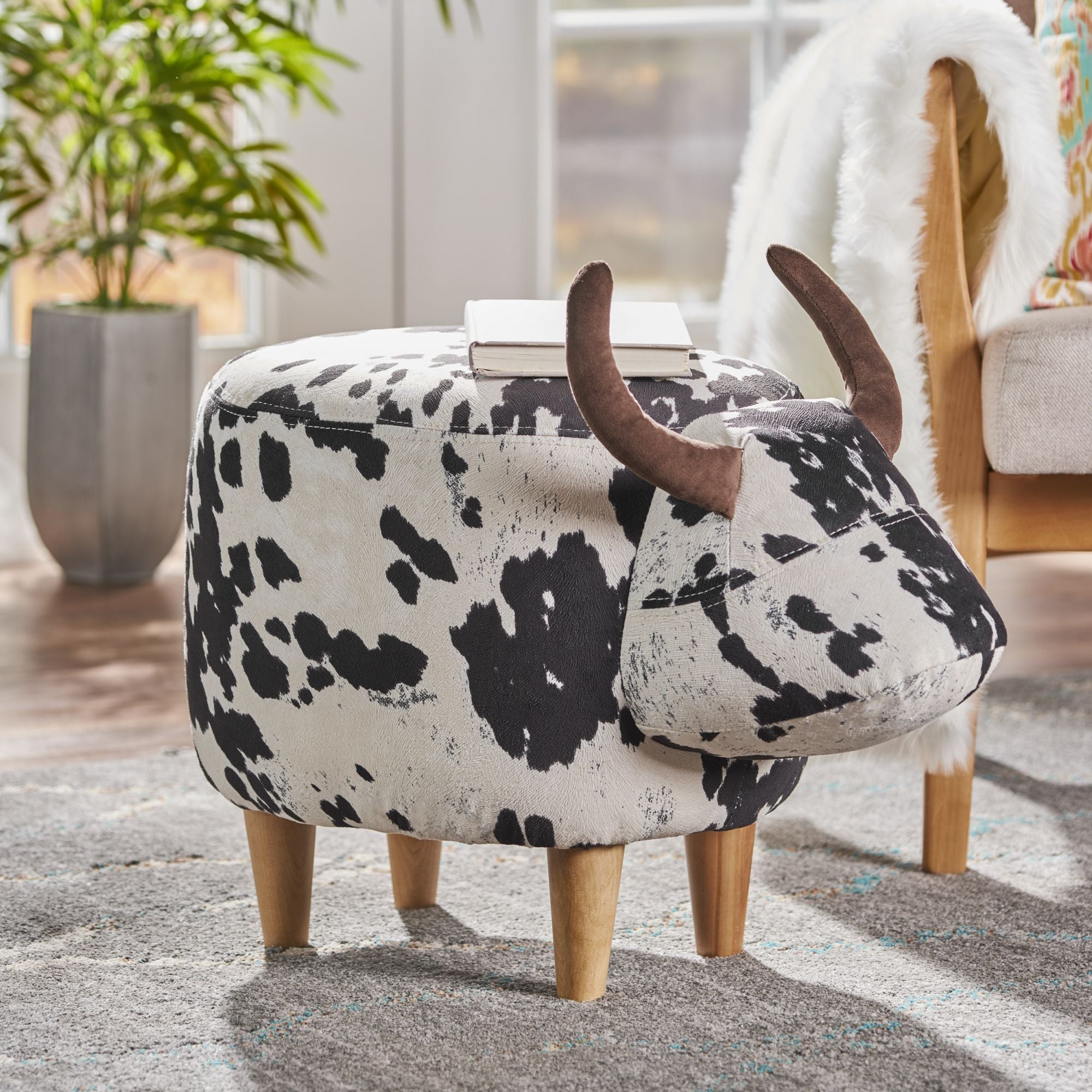 Animal Ottoman/Footstool, Black and White Cow-Shaped Ottoman, Modern Ottoman, Modern Accent Stool Home Decor, Suitable for Living Room, Bedroom, Porch, Garden, Backyard, Balcony